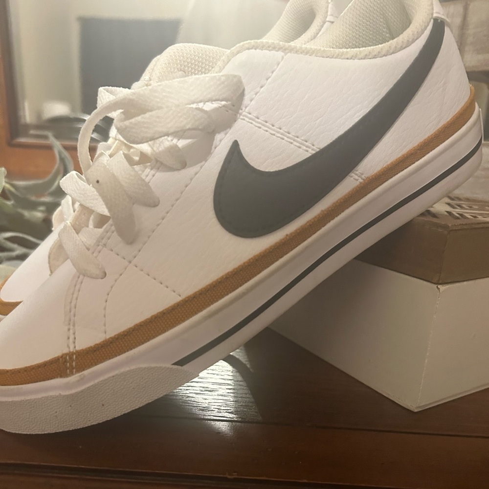 Nike Court Legacy
